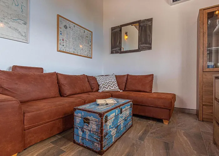 Pet Friendly In Apartment Rogoznica (Sibenik-Knin)
